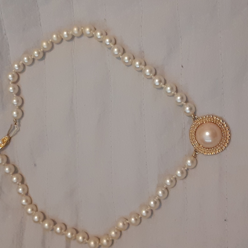 Pearl choker